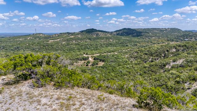 305 Spanish Pass, Boerne, TX 78006