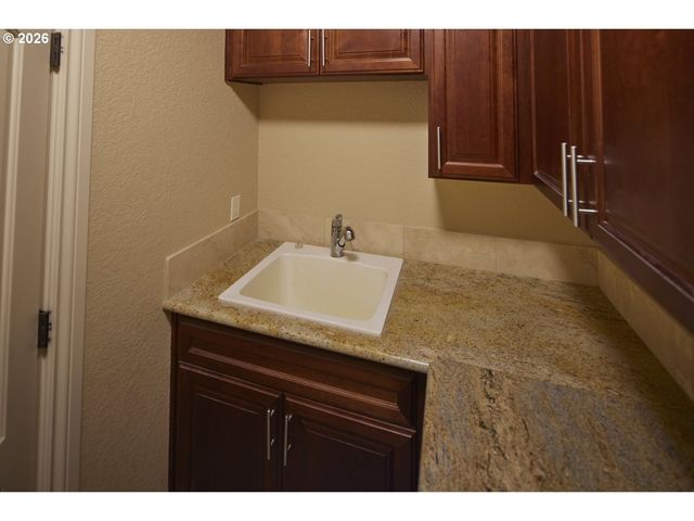 15236 Nw RED CEDAR Ct, Portland, OR 97231