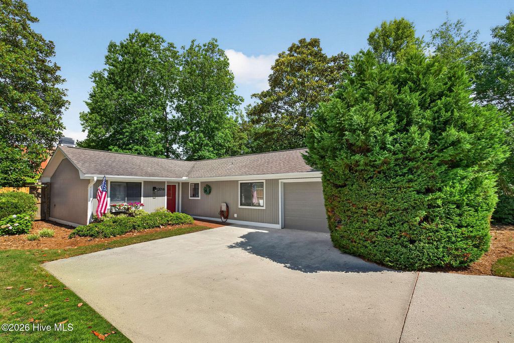 2016 Maccumber Lane, Wilmington, NC 28403