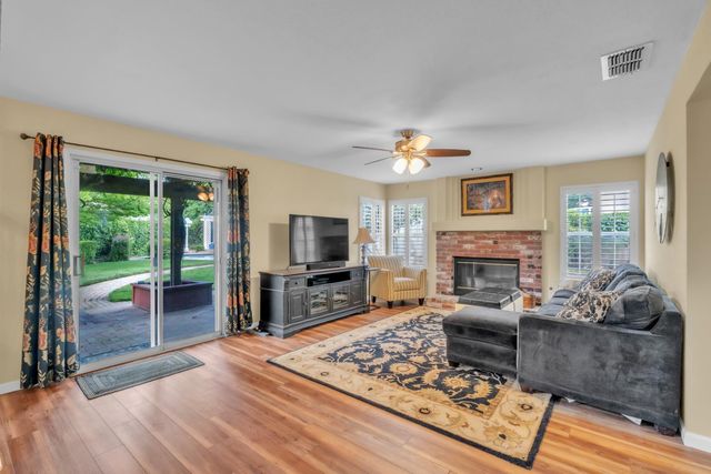 9025 Athelson Pl, Sacramento, CA 95829