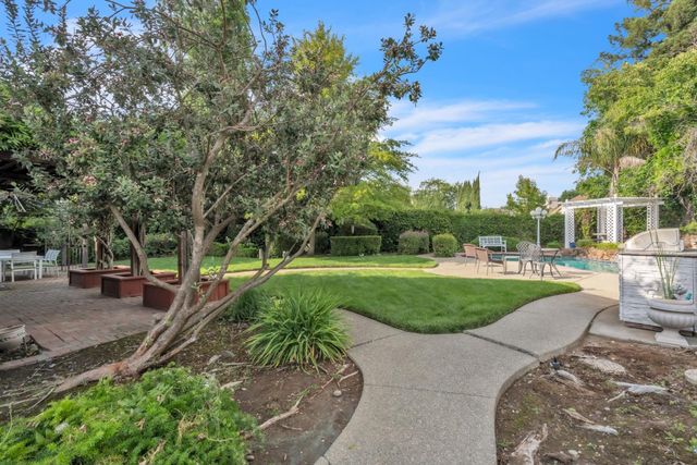 9025 Athelson Pl, Sacramento, CA 95829