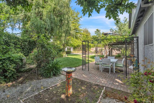 9025 Athelson Pl, Sacramento, CA 95829