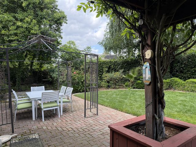 9025 Athelson Pl, Sacramento, CA 95829