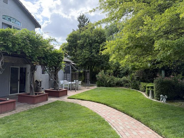 9025 Athelson Pl, Sacramento, CA 95829