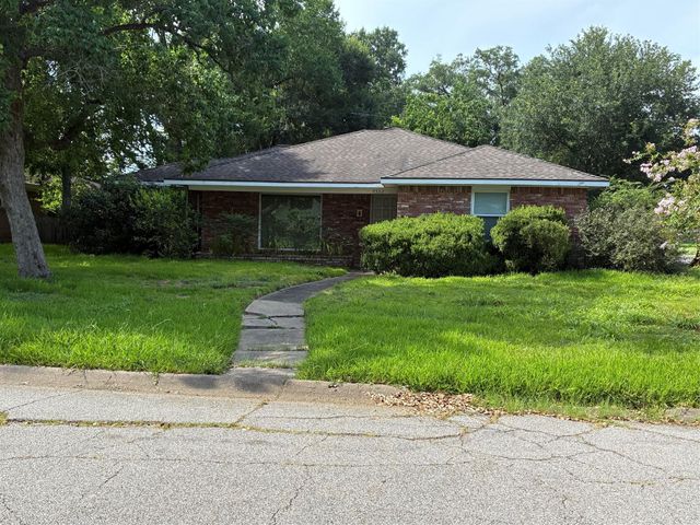 4502 Creekbend Drive, Houston, TX 77035