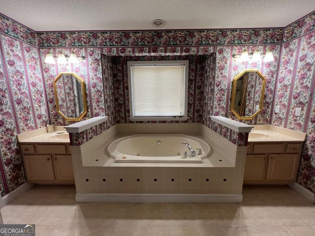 111 Red Oak Glen, Centerville, GA 31028