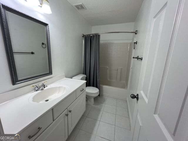 111 Red Oak Glen, Centerville, GA 31028