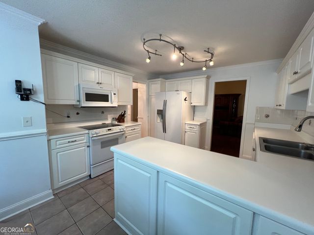 111 Red Oak Glen, Centerville, GA 31028