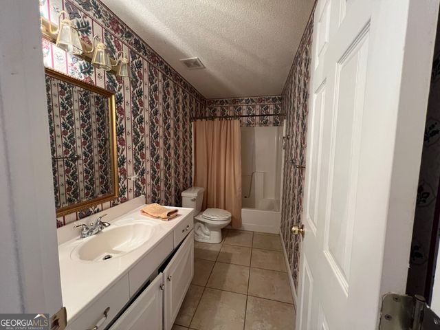 111 Red Oak Glen, Centerville, GA 31028
