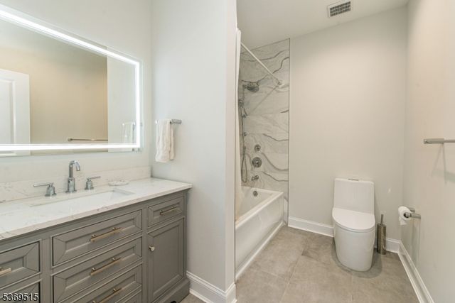 40 Lee Rd, Livingston Twp., NJ 07039