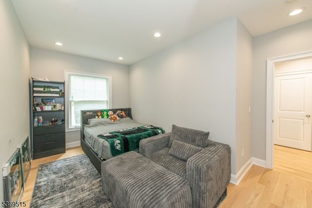 40 Lee Rd, Livingston Twp., NJ 07039