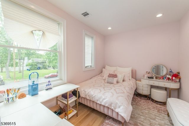40 Lee Rd, Livingston Twp., NJ 07039