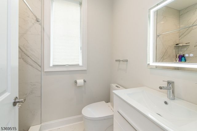 40 Lee Rd, Livingston Twp., NJ 07039