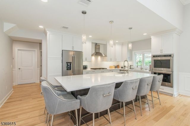 40 Lee Rd, Livingston Twp., NJ 07039