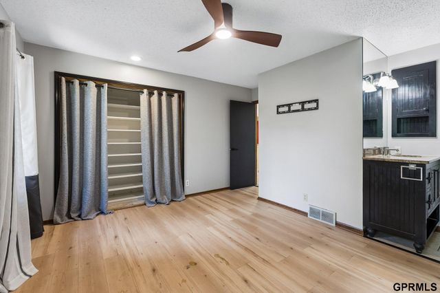 9362 Decatur Plaza, Omaha, NE 68114