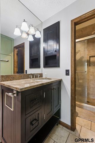 9362 Decatur Plaza, Omaha, NE 68114