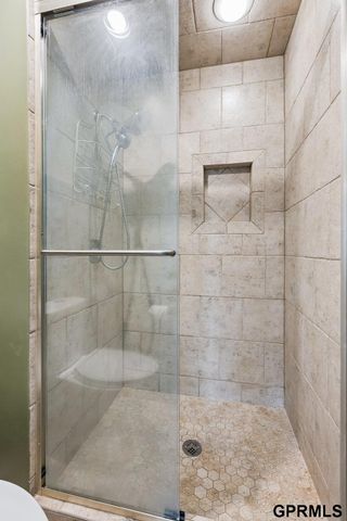 9362 Decatur Plaza, Omaha, NE 68114