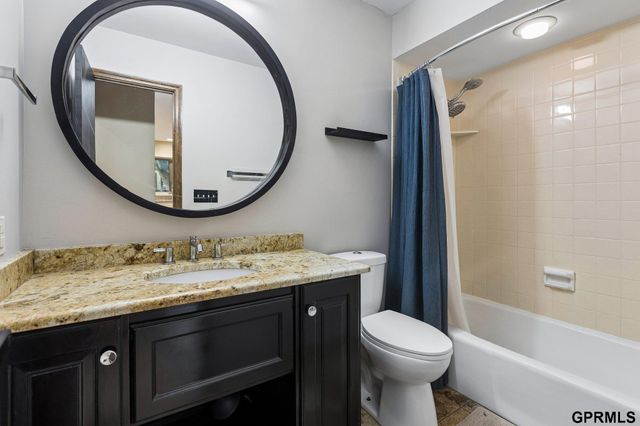 9362 Decatur Plaza, Omaha, NE 68114