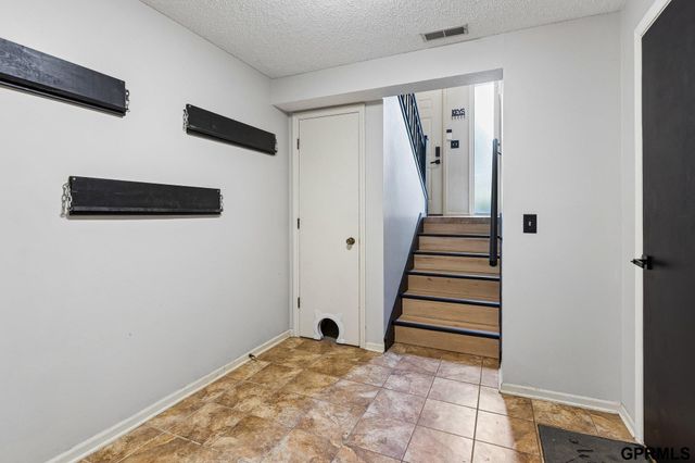 9362 Decatur Plaza, Omaha, NE 68114