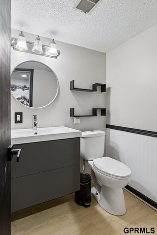 9362 Decatur Plaza, Omaha, NE 68114