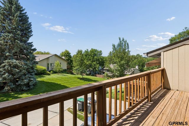 9362 Decatur Plaza, Omaha, NE 68114