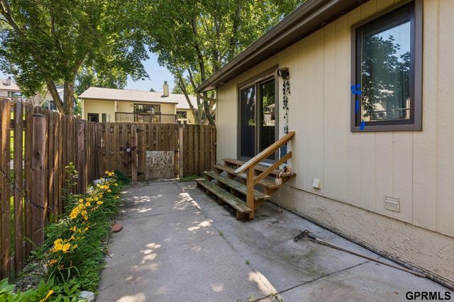 9362 Decatur Plaza, Omaha, NE 68114