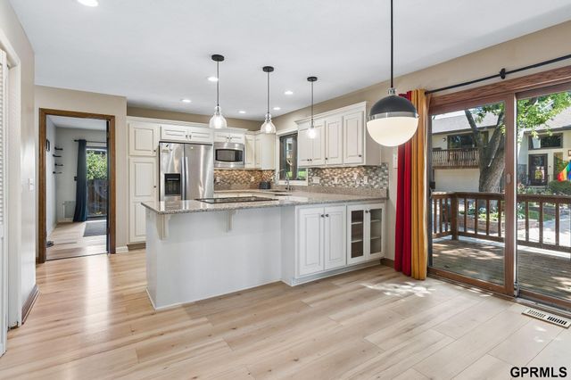 9362 Decatur Plaza, Omaha, NE 68114