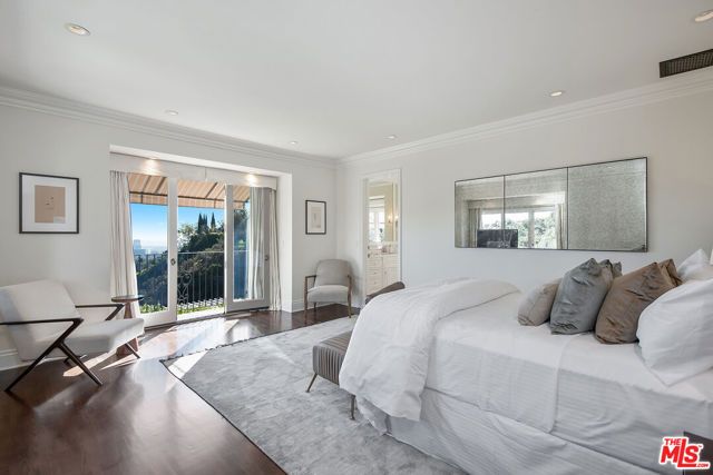 980 STRADELLA Road, Los Angeles, CA 90077