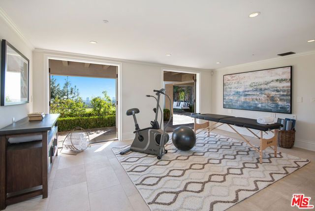 980 STRADELLA Road, Los Angeles, CA 90077