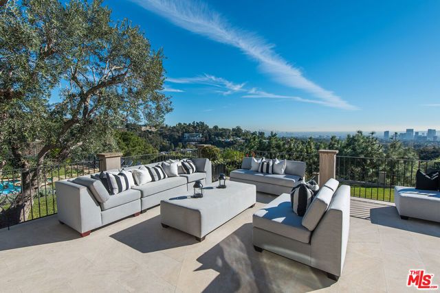 980 STRADELLA Road, Los Angeles, CA 90077