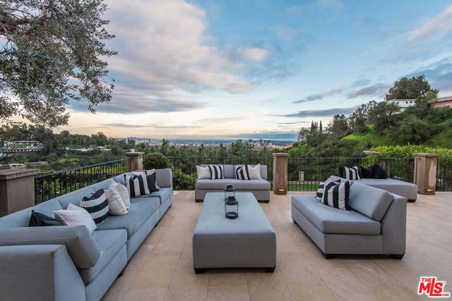 980 STRADELLA Road, Los Angeles, CA 90077