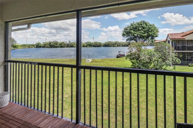 206 Lincoln Ct 206, Deerfield Beach, FL 33442