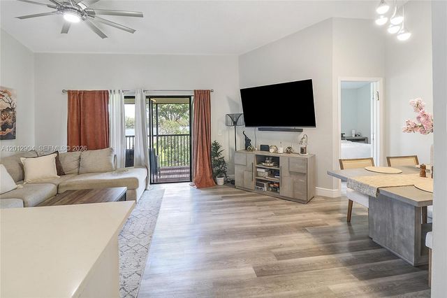206 Lincoln Ct 206, Deerfield Beach, FL 33442