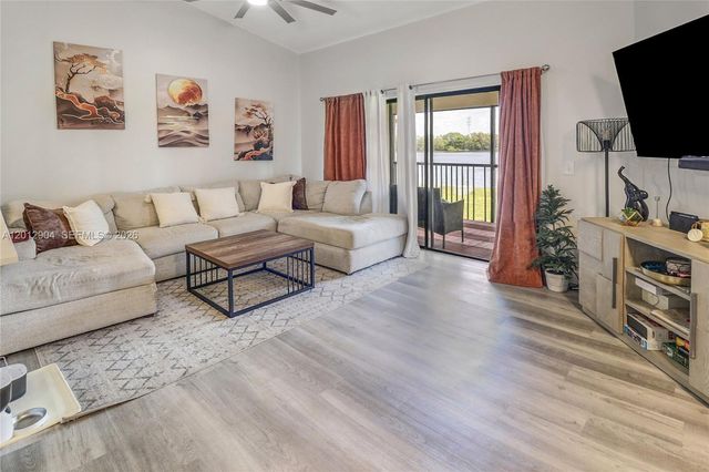 206 Lincoln Ct 206, Deerfield Beach, FL 33442