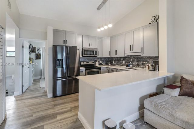 206 Lincoln Ct 206, Deerfield Beach, FL 33442