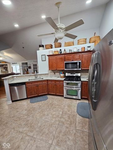 13832 Rue Fontaine Lane, Mccordsville, IN 46055