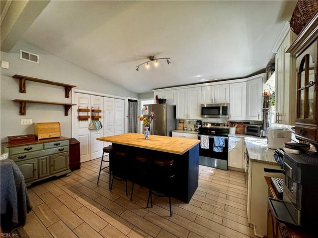 2028 Kilby LN, Suffolk, VA 23434
