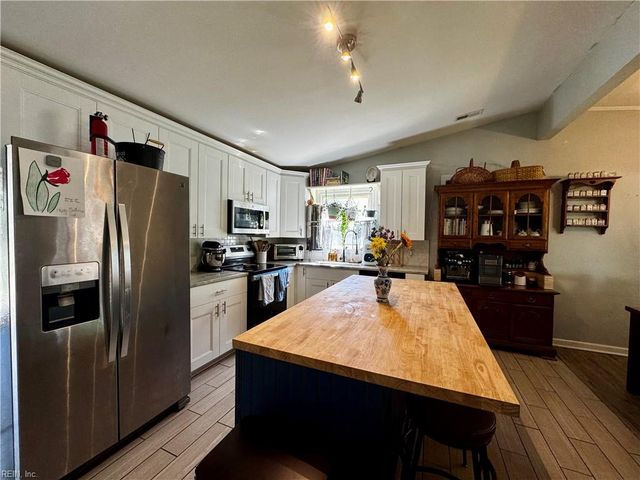 2028 Kilby LN, Suffolk, VA 23434