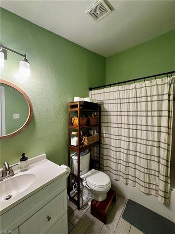 2028 Kilby LN, Suffolk, VA 23434