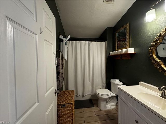 2028 Kilby LN, Suffolk, VA 23434