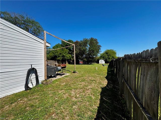 2028 Kilby LN, Suffolk, VA 23434