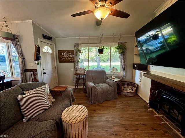 2028 Kilby LN, Suffolk, VA 23434