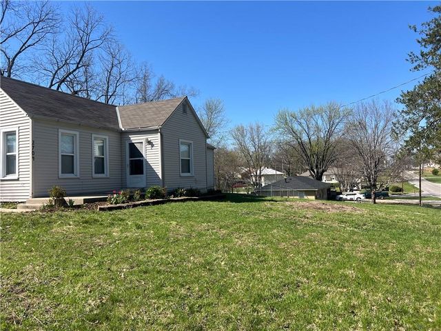 2704 N 81st Street, Kansas City, KS 66109