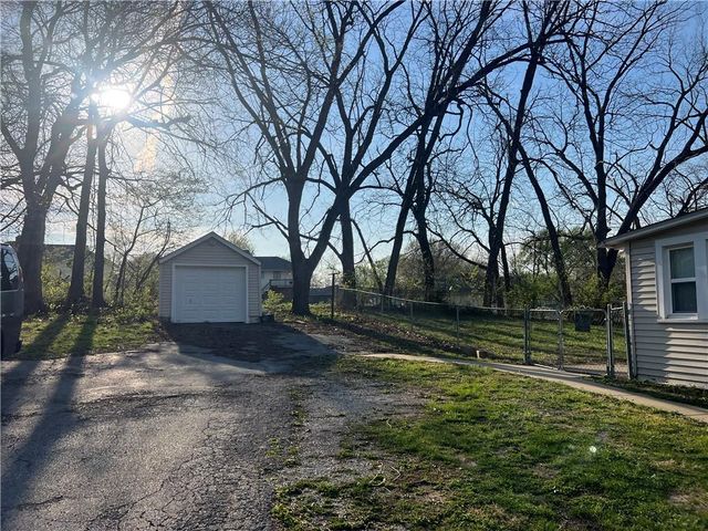 2704 N 81st Street, Kansas City, KS 66109