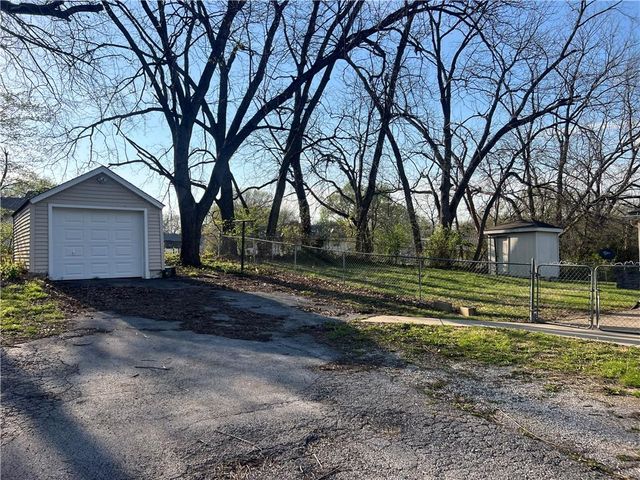 2704 N 81st Street, Kansas City, KS 66109