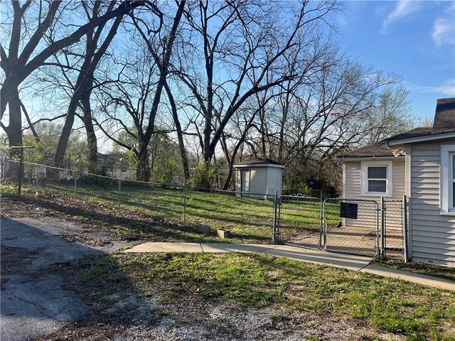 2704 N 81st Street, Kansas City, KS 66109