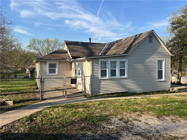2704 N 81st Street, Kansas City, KS 66109