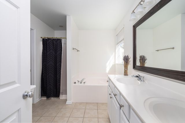 7552 Hawks Circle, Hanahan, SC 29410