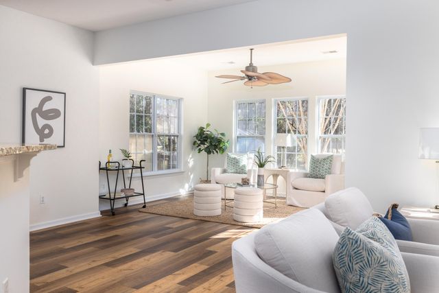 7552 Hawks Circle, Hanahan, SC 29410