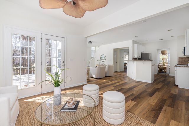 7552 Hawks Circle, Hanahan, SC 29410